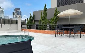 Flat No Hotel Cosmopolitan Com Estacionamento Gratis E Piscina